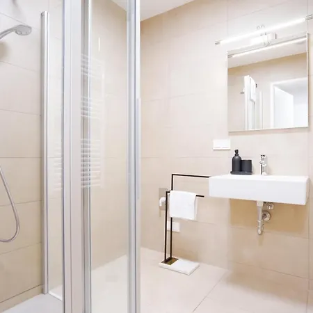 Exclusive 2-Bedroom Condo With Pool & Balcony Viena Exterior foto