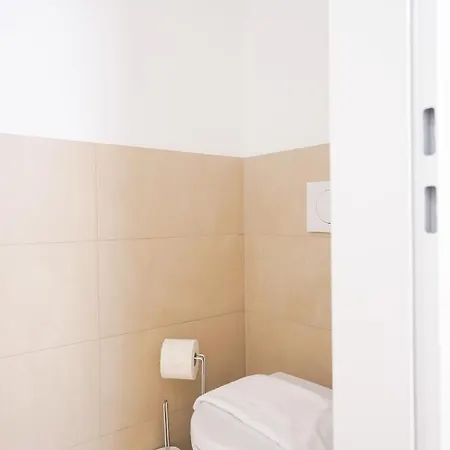 Exclusive 2-Bedroom Condo With Pool & Balcony Viena Exterior foto
