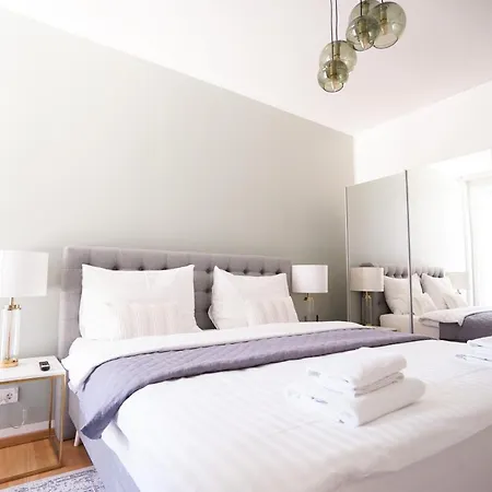 Exclusive 2-Bedroom Condo With Pool & Balcony Viena Exterior foto