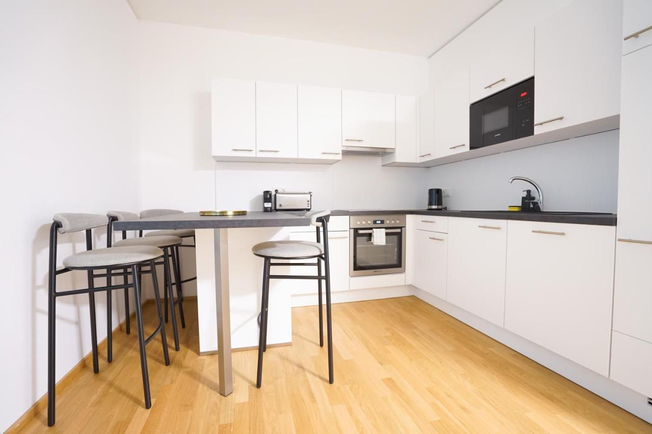 Exclusive 2-bedroom With Pool & Balcony Viena